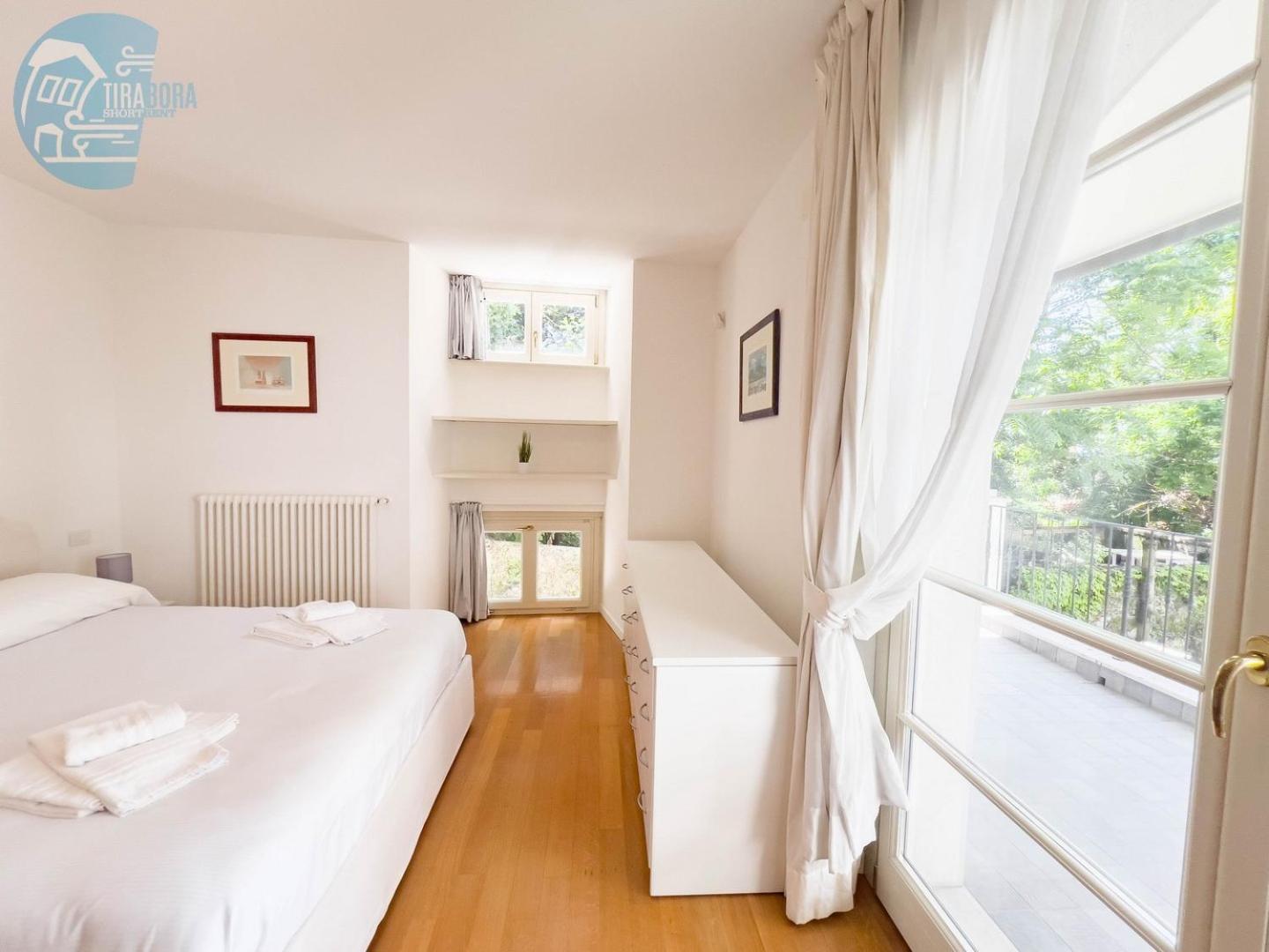Апартаменти Cattedrale 5 Tirabora Short Rent Трієст Екстер'єр фото