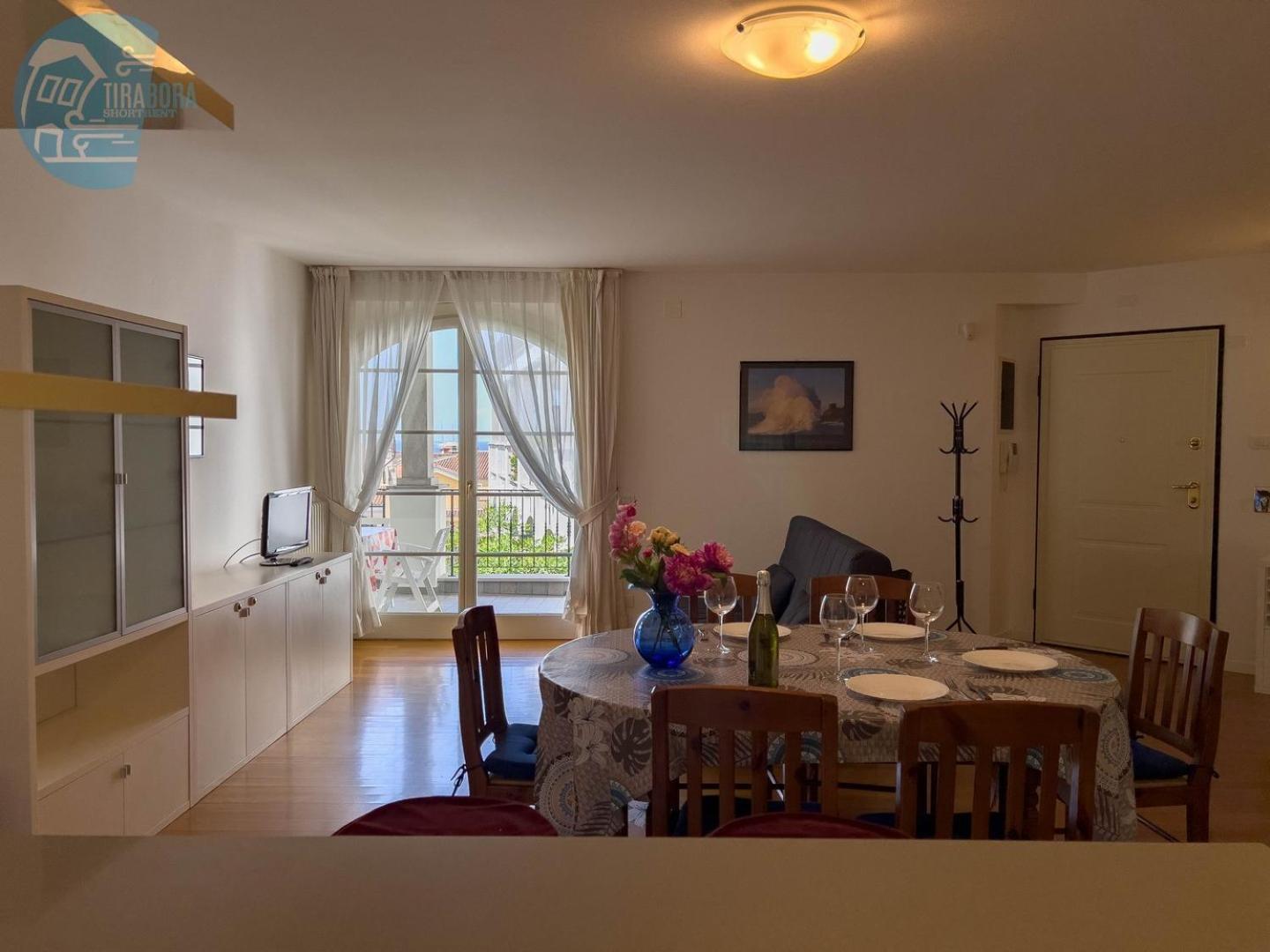 Апартаменти Cattedrale 5 Tirabora Short Rent Трієст Екстер'єр фото