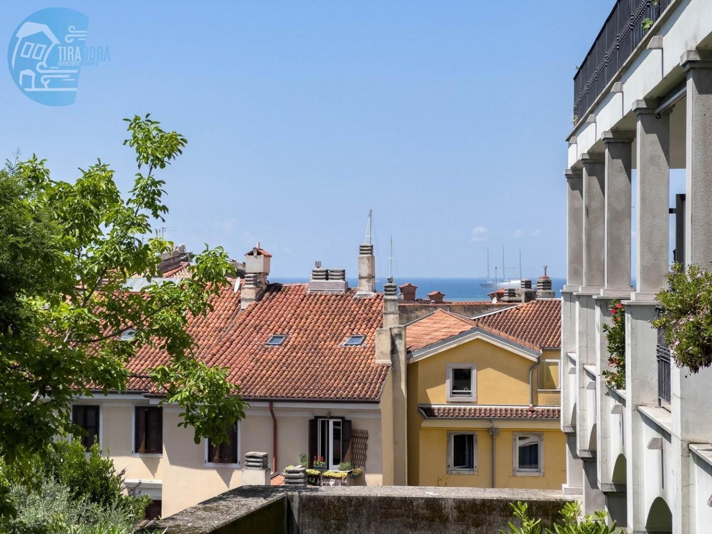 Апартаменти Cattedrale 5 Tirabora Short Rent Трієст Екстер'єр фото